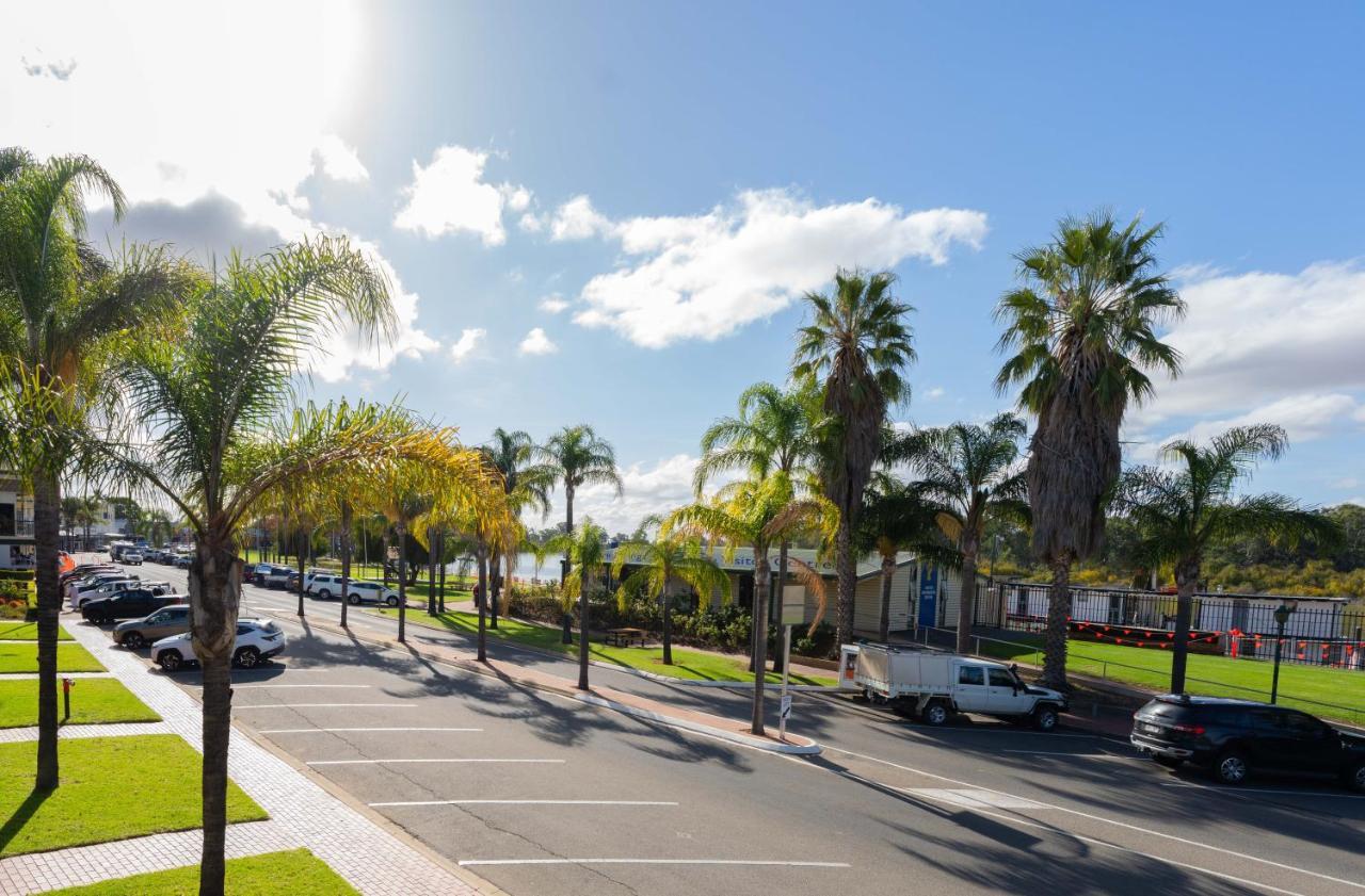 Hotel Renmark Bagian luar foto