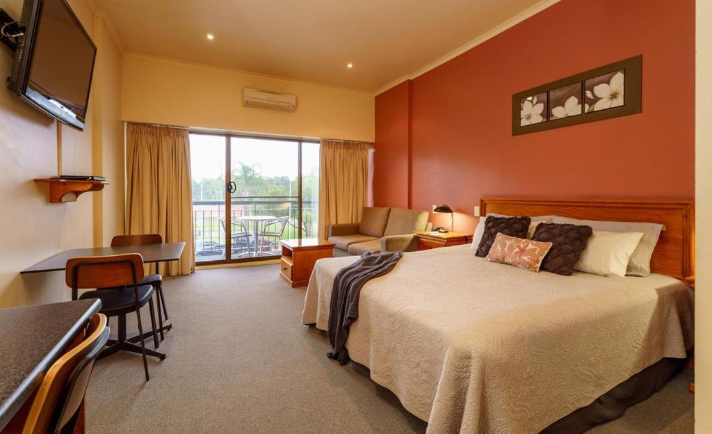 Hotel Renmark Bagian luar foto