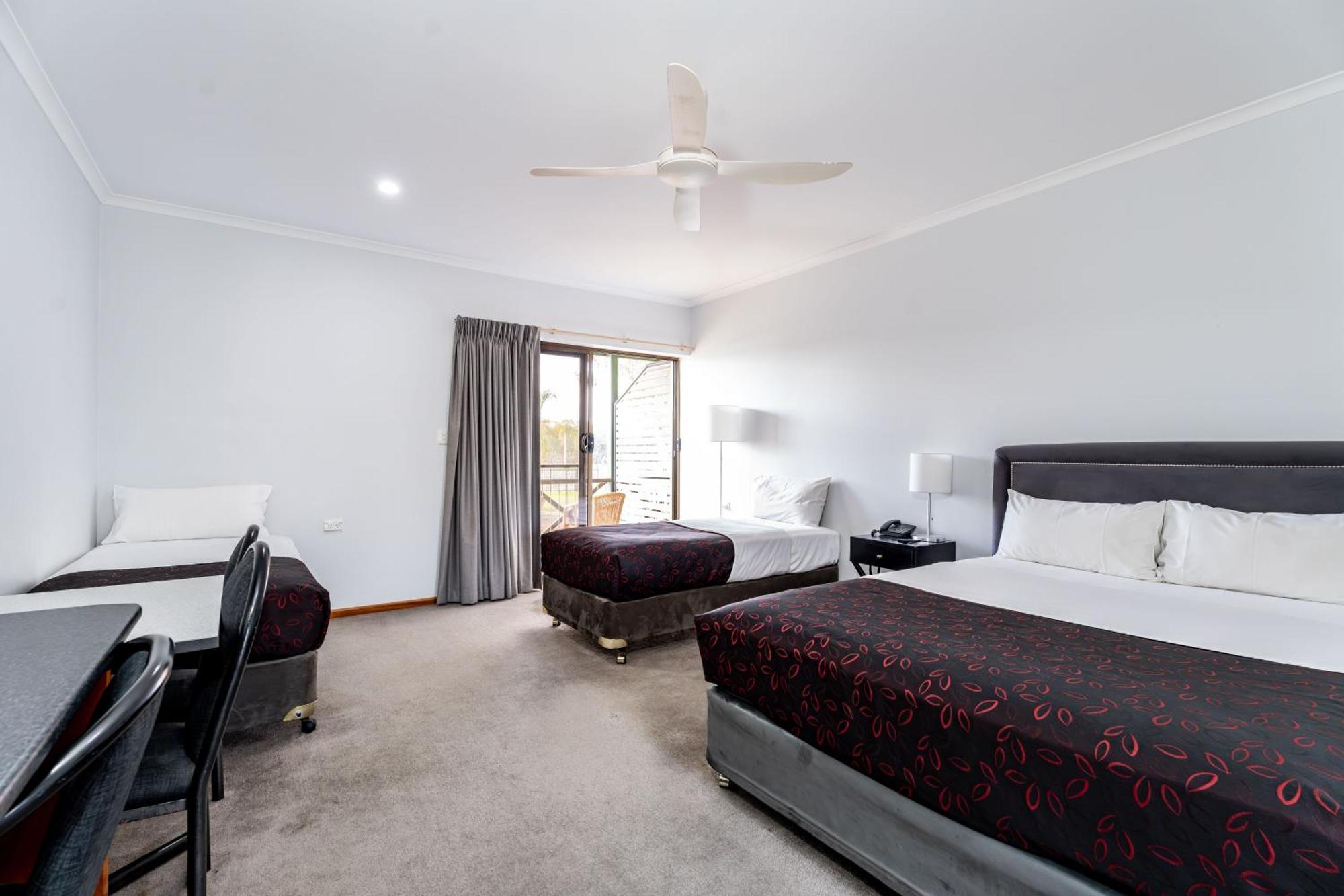 Hotel Renmark Bagian luar foto