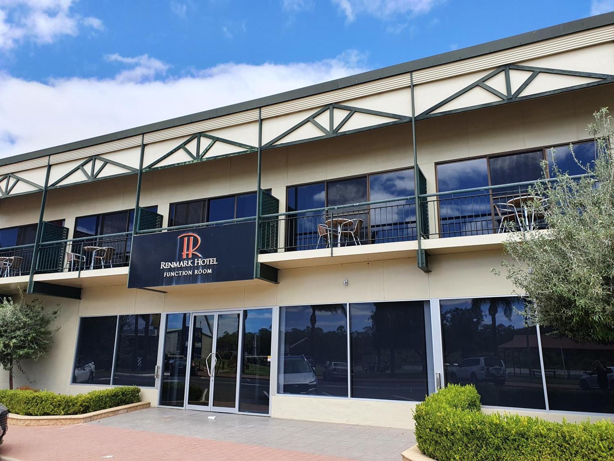 Hotel Renmark Bagian luar foto